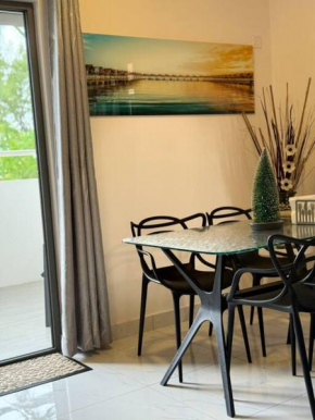 Sunset Views 3-Bedroom Apt, 1min Walk to Beach - NYHA1